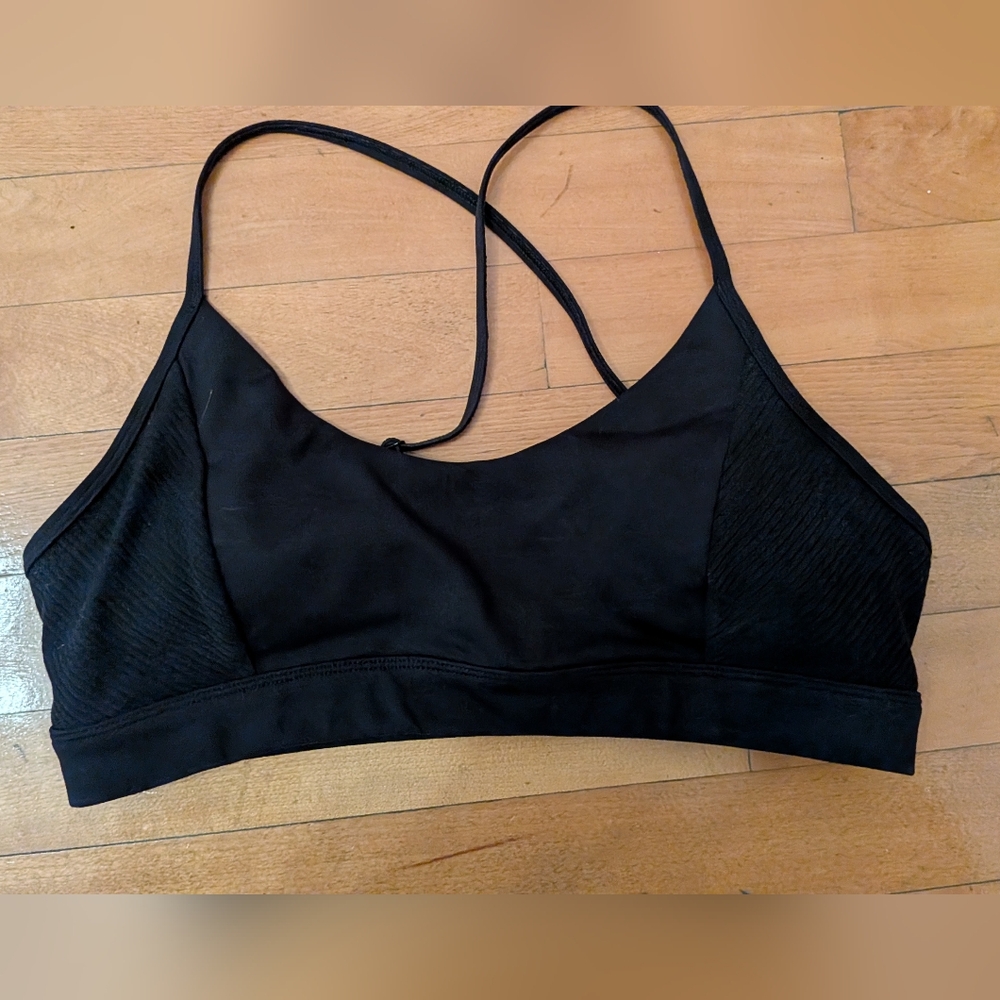ALO Yoga Black Sports Bra with Racerback Design